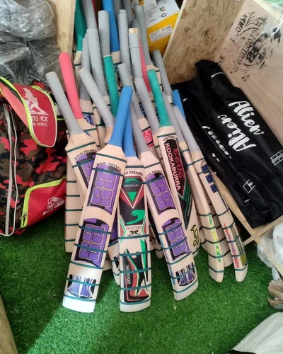 Sri Lankan Turf Bats